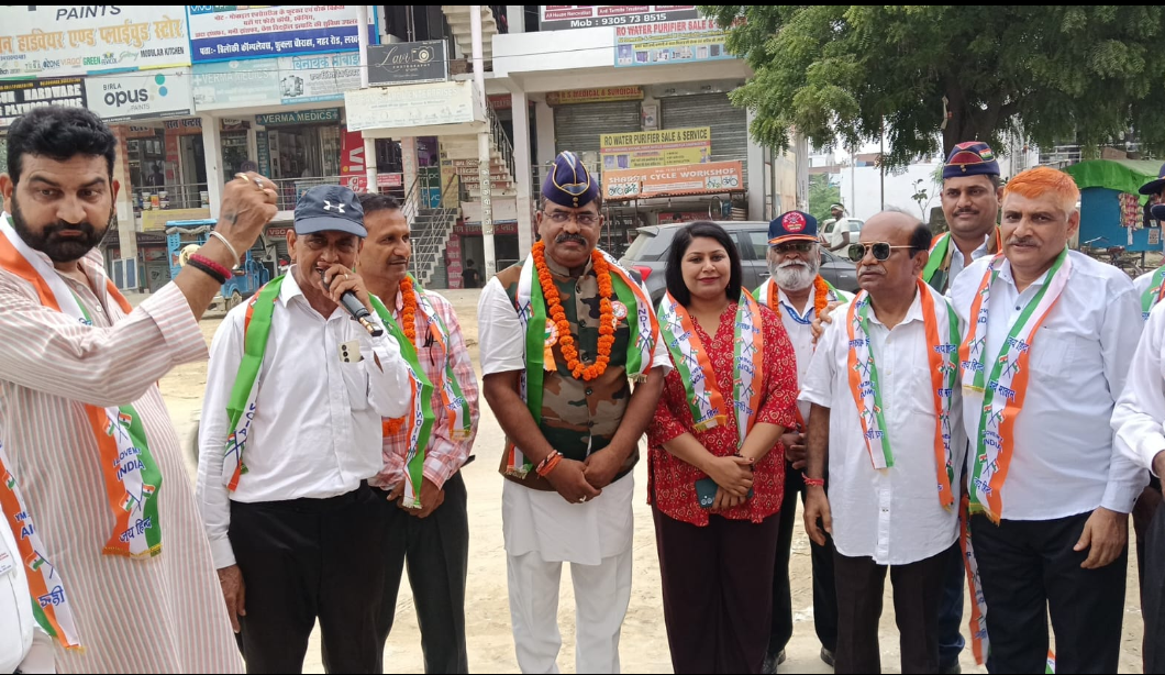 आर. बी. इंटर कॉलेज जानकीपुरम में धूमधाम से मनाया गया कारगिल विजय दिवस वेटरन्स एसोसिएशन के राष्ट्रीय अध्यक्ष राघवेंद्र सिंह ने भरा छात्रों में देशभक्ति का जज़्बा